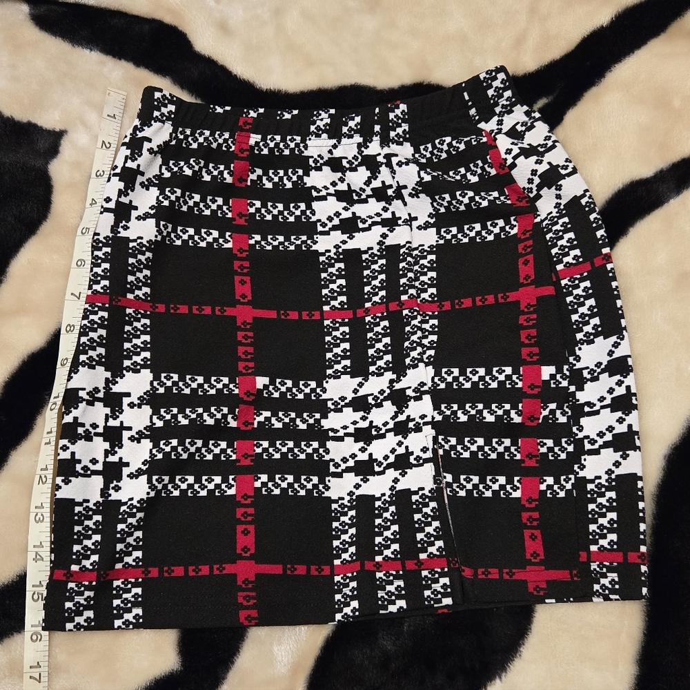 Women's Plaid Skirt - Picture 3 of 5